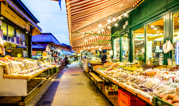 Naschmarkt Vienne, marché accessible PMR en fauteuil roulant